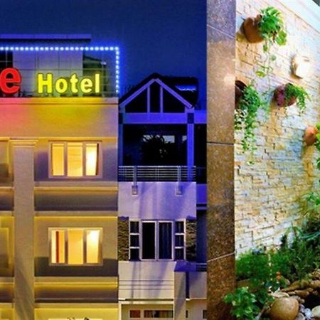 U And Me Hotel Tan Phong Extérieur photo